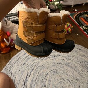 Cat & Jack Brown and Black Kids Snow Boots